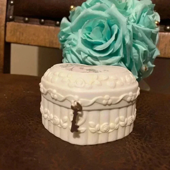 Precious Moments trinket holder - Picture 2 of 5